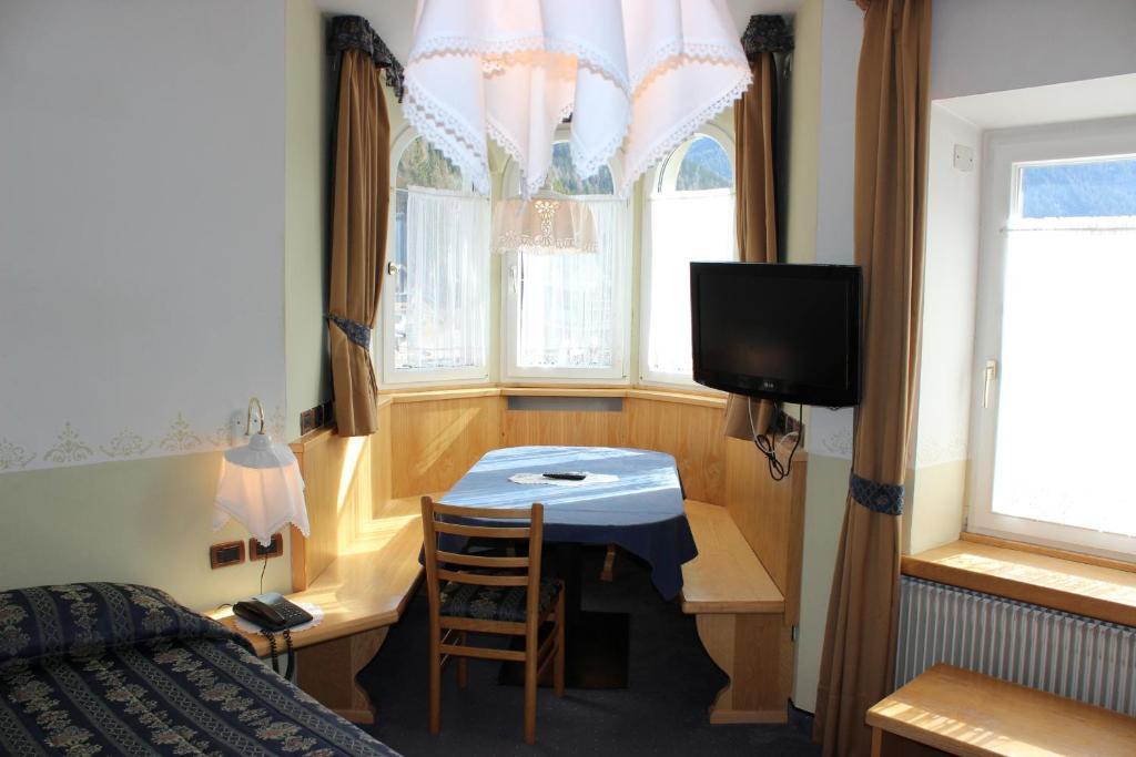 Hotel Rosalpina Soraga Szoba fotó