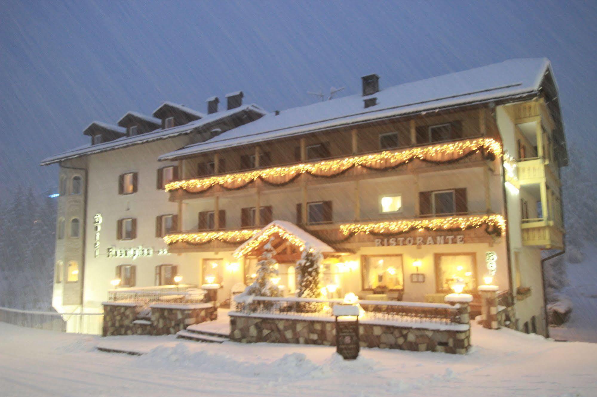 Hotel Rosalpina Soraga Kültér fotó